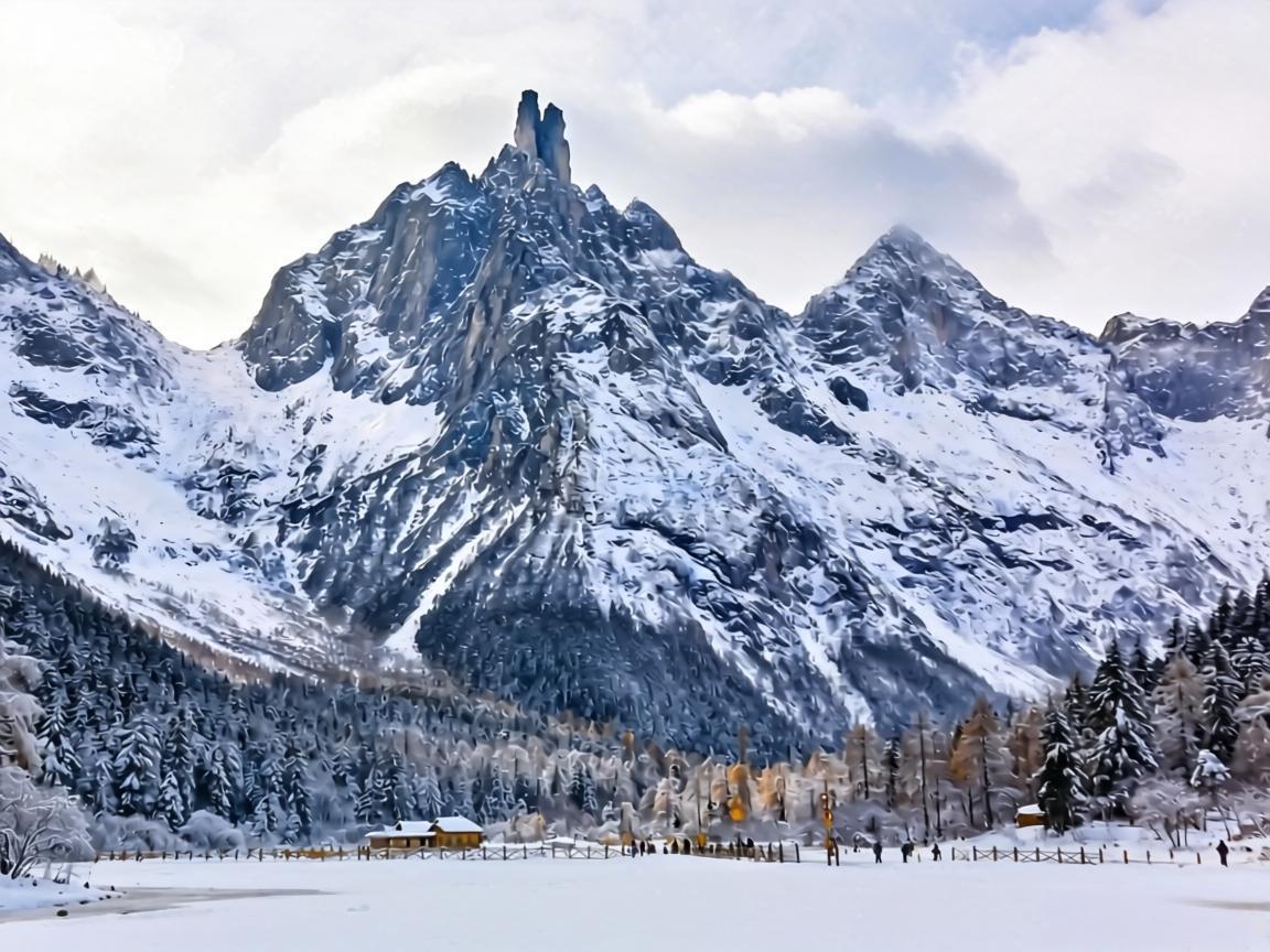 毕棚沟雪山奇观:刀劈峰顶